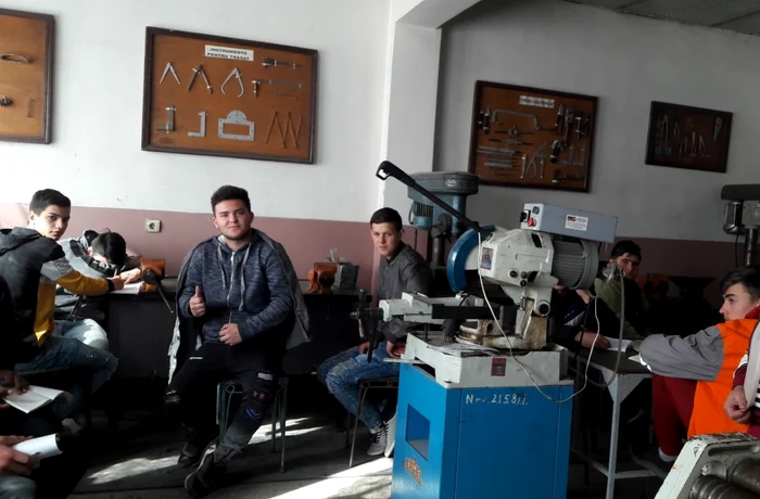Înscrierile la școala profesională, umbrite de vestea tăierii burselor tehnologice. „Ce facem cu copiii de la țară?”