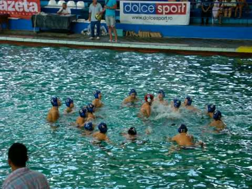 Porţi deschise spre polo la piscina Floreasca