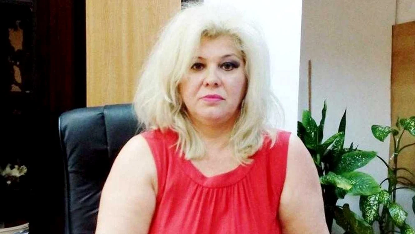 Tatiana Eftime şi-a luat un smartphone de peste 3.000 lei din banii destinaţi Spitalului de Pediatrie Piteşti FOTO: jurnaluldearges.ro
