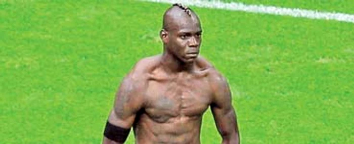 Mario Balotelli, încordându-se la națională