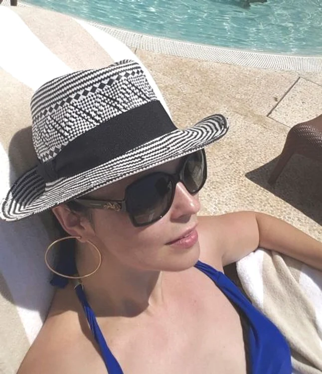 Andreea Marin în costum de baie