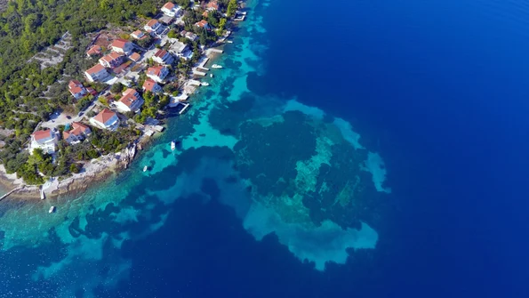 Ruinele scufundate ale unui drum de piatră vechi de 7.000 de ani, descoperite în largul coastei Croaţiei (foto: Facebook / Sveučilište u Zadru)