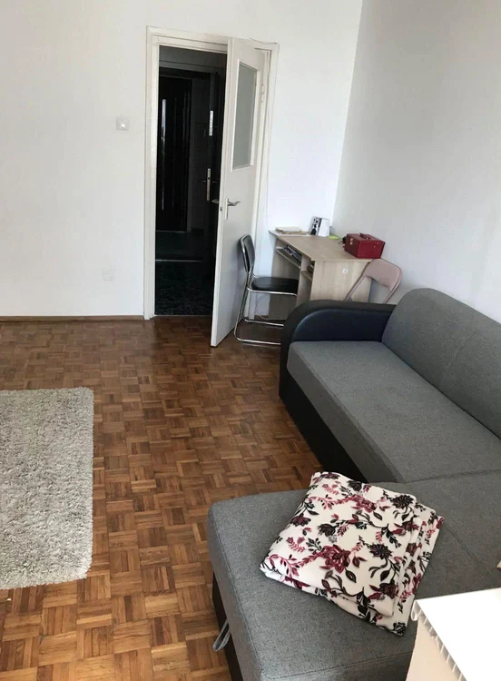 Pentru o garsonieră de 32 de metri pătrați se cere o chirie de 400 de euro. FOTO: Chirii în Cluj