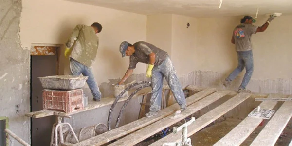 Muncitorii din construcţii au fost cei mai afectaţi de criză