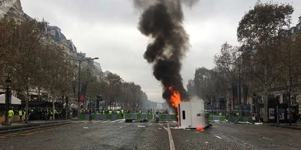 explozie Champs-Élysées
