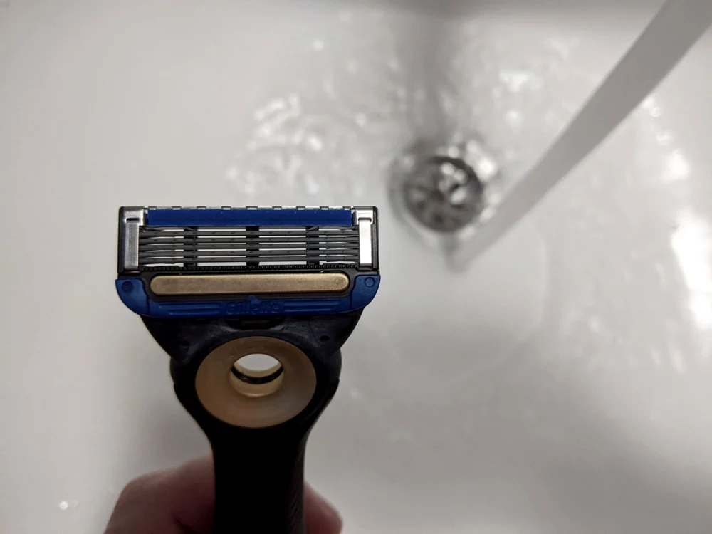 Gillette Heated Razor. FOTO Adrian Pogîngeanu