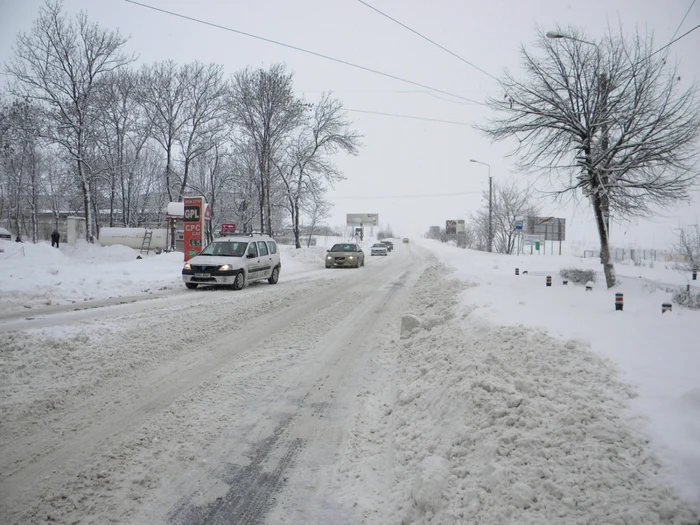 Traficul se desfăşoară în condiţii de iarnă pe toate drumurile din Prahova. FOTO Adevărul Ploieşti