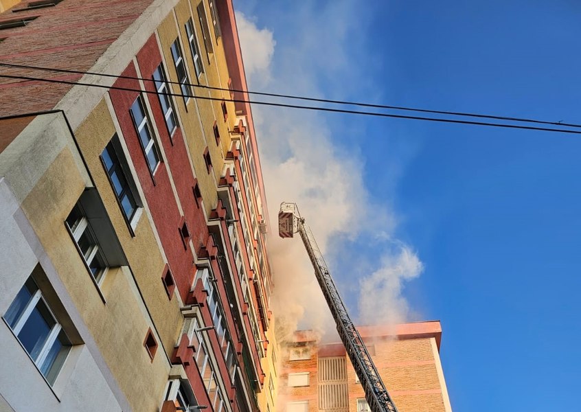 Două incendii devastatoare, cu aceleași cauze, în Neamț. Unul dintre pârjoluri s-a produs într-un bloc