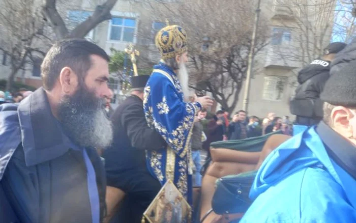ÎPS Teodosie a părut slăbit în timpul slujbei de Bobotează Sursă foto: Adevărul