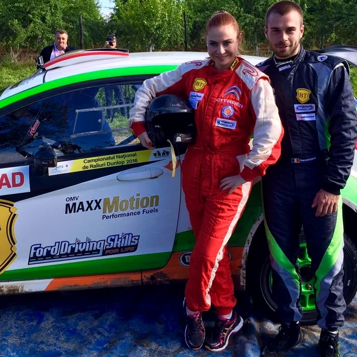 Adina Buzatu, alături de pilotul Simone Tempestini