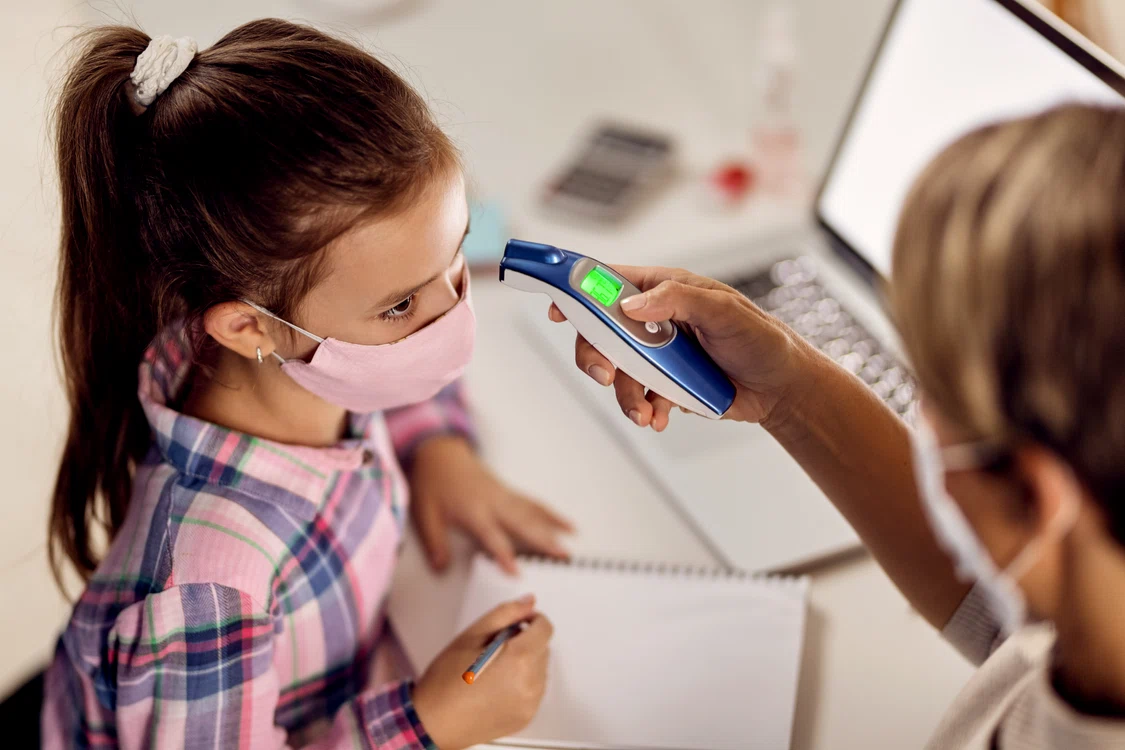 
    Chestionarul funcționează ca un triaj epidemiologic online, menit să-i ajute pe părințiFoto: Shutterstock  