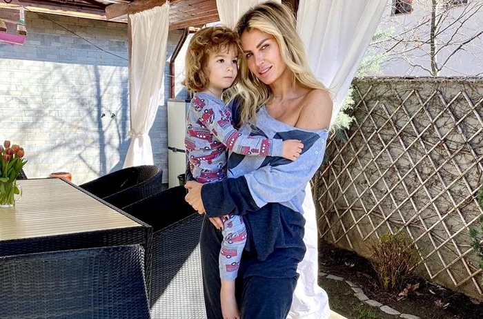 Andreea Bănică și fiul ei, Noah