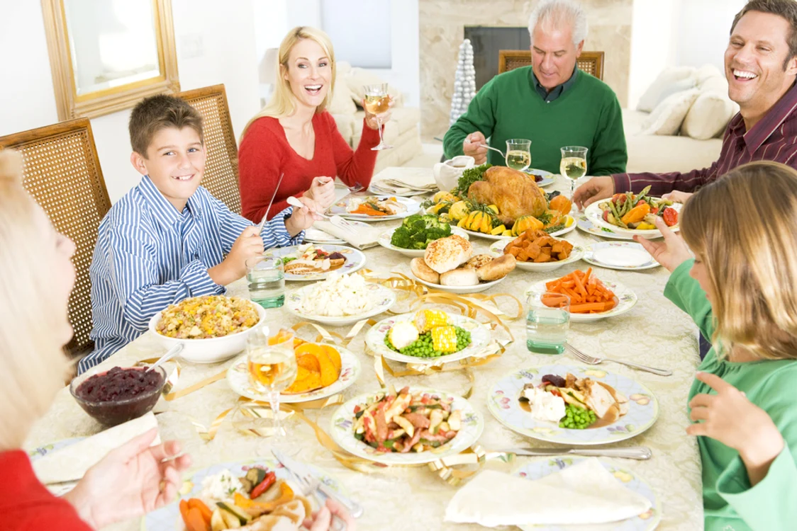 
    Potrivit blogului „Dieta-Minune”, dacă mănânci la aceleași ore fixe în fiecare zi poți slăbi chiar dacă nu eviți alimentele preferatefoto: Shutterstock  