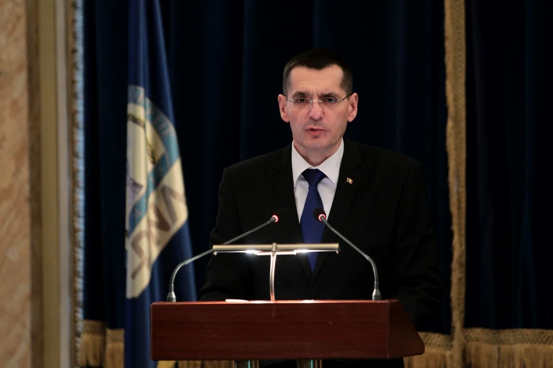Membrii Comisiei de Ştiinţe militare se retrag din faţa Ministrului de Interne, Petre Tobă FOTO Eduard Enea