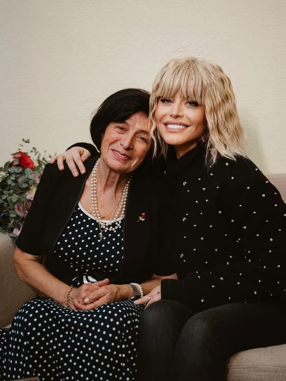 Leonida, mama Loredanei Groza, a împlinit 80 de ani / Foto: Instagram