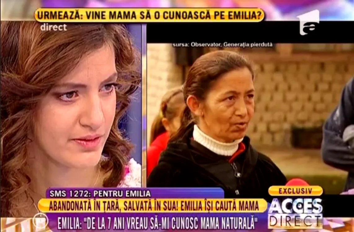 Emilia alături de mama sa biologică (dreapta)