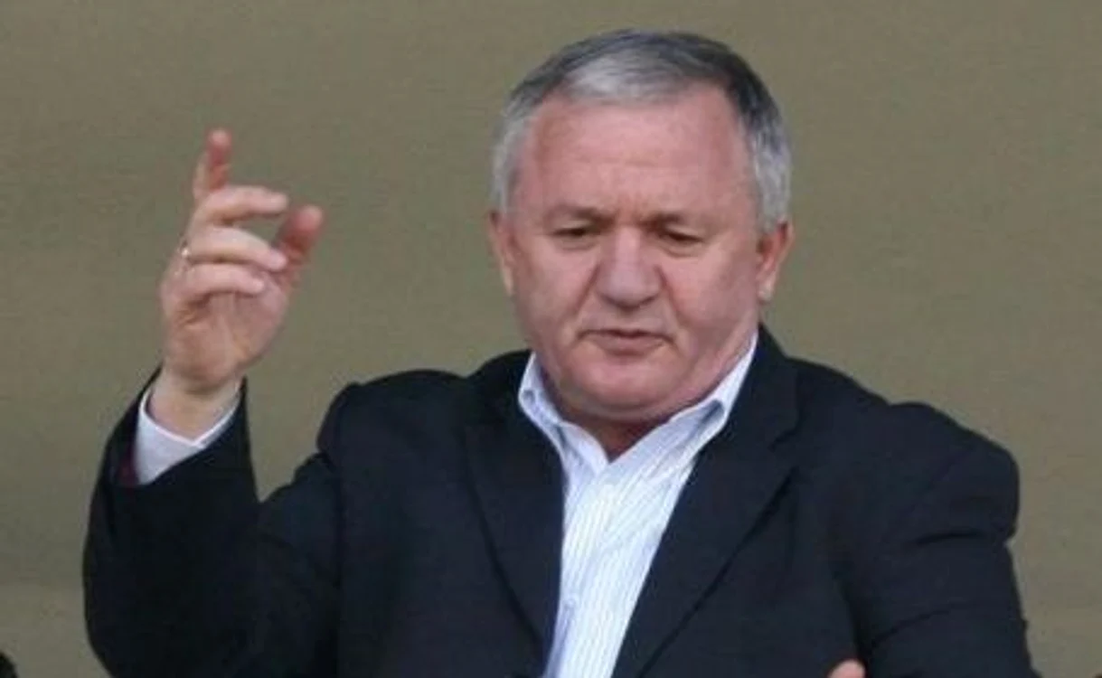 
    Adrian Porumboiu face glume pe seama Stelei  