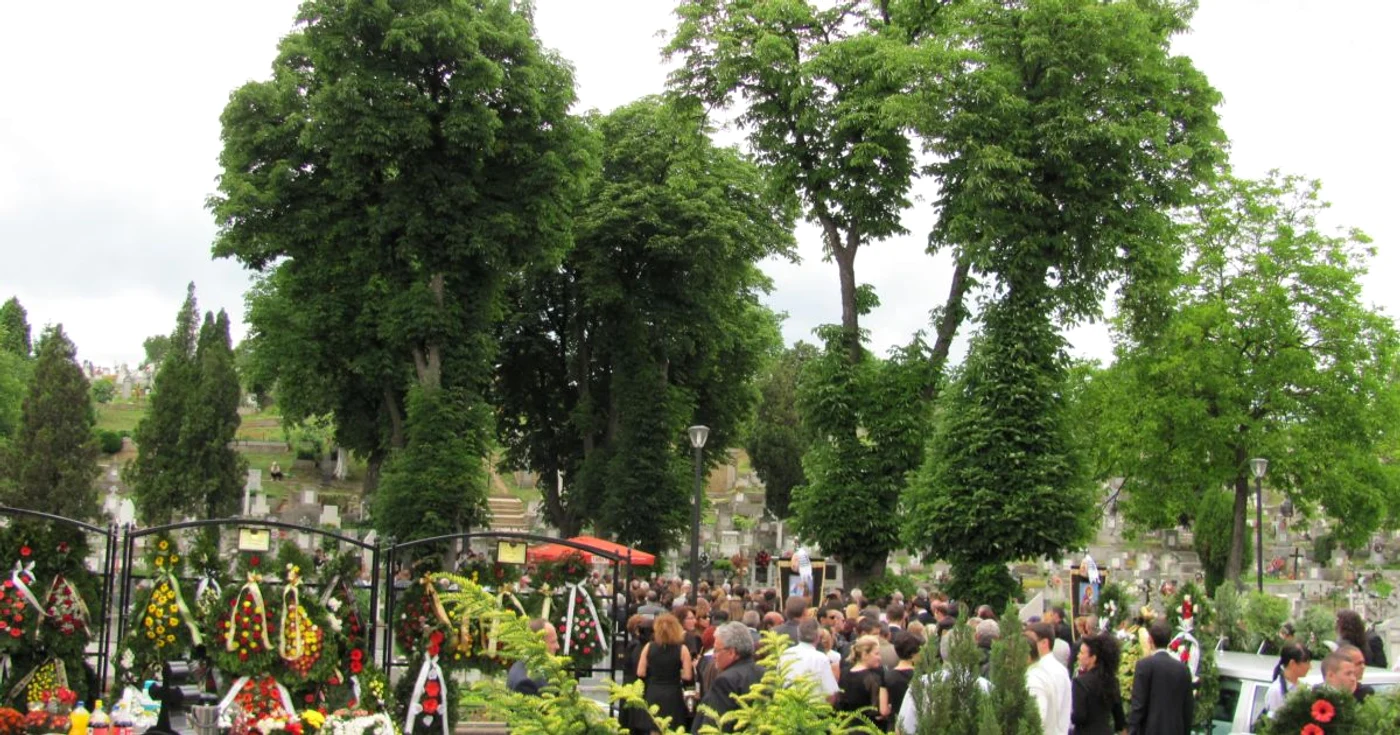 Prieteni, colaboratori şi apropiaţi au ţinut să îl conducă pe ultimul drum de Viorel Jidveian