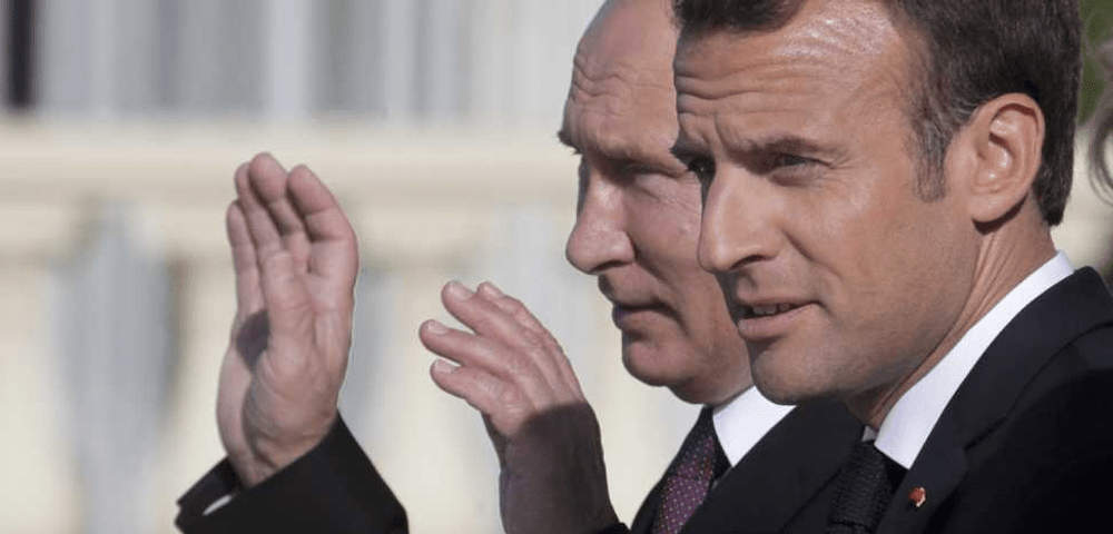Macron nu exclude să îi retragă lui Putin Legiunea de Onoare