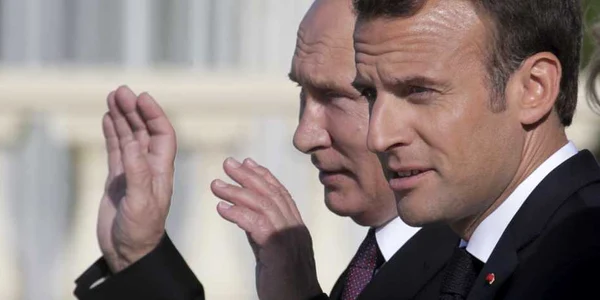 Emmanuel Macron s-a întâlnit cu Vladimir Putin la Sankt Petersburg  în Rusia FOTO EPA-EFE