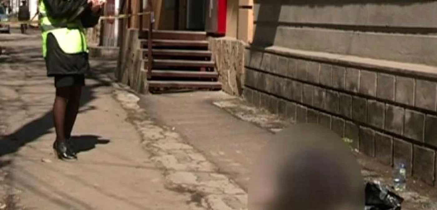 Specialiştii de la Urgenţă susţin că bătrânul ar fi decedat din pricina unui infarct miocardic. Sursa: Protv.md