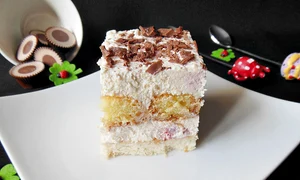 prajitura cu branza frisca si capsuni jpeg