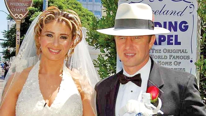 Anamaria Prodan şi Laurenţiu Reghecampf (43 de ani) s-au ”luat” în 2012, într-o capelă din Las Vegas