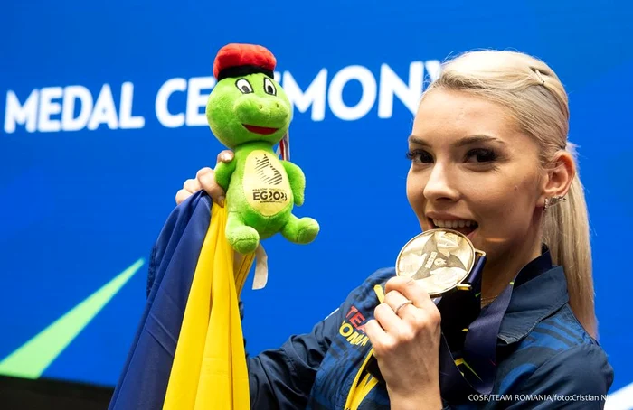 Bernadette Szocs a luat aurul pentru România. FOTO: Facebook / Federația Română de Tenis de Masă