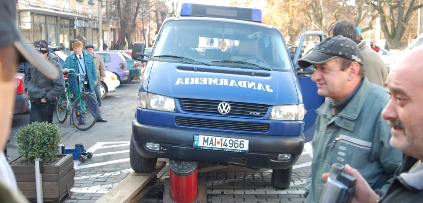 Stâlpişorii similari montaţi la Bistriţa au creat probleme 