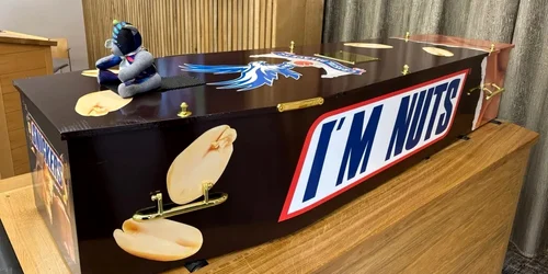 sicriu snickers foto x