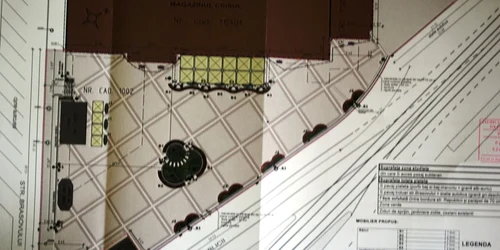 Piateta din fata magazinului Crisul