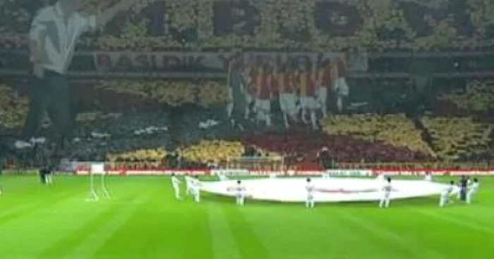 Fanii Galatei au făcut spectacol