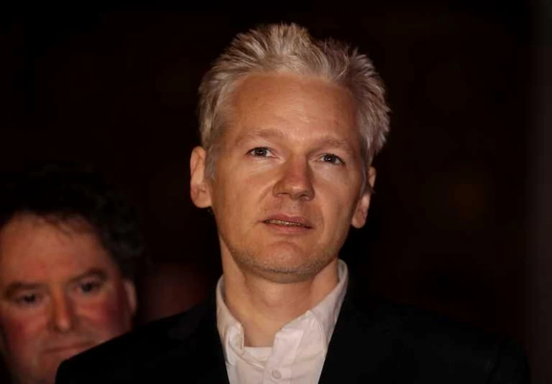 7 decembrie - Julian Assange a fost arestat 