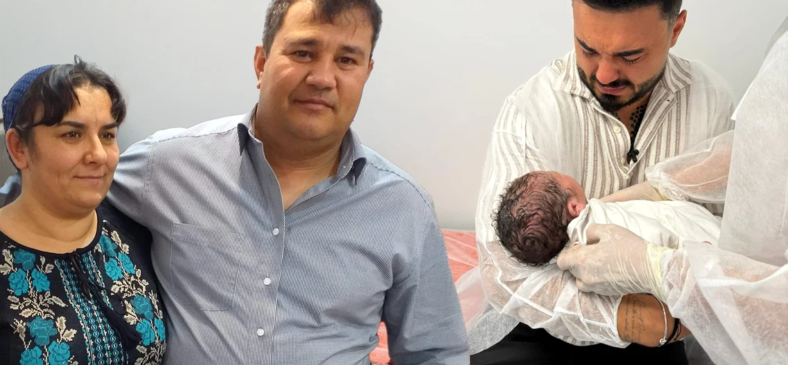 Părinții lui Jador sunt fericiți că sunt din nou bunici 