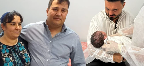 Părinții lui Jador sunt fericiți că sunt din nou bunici 