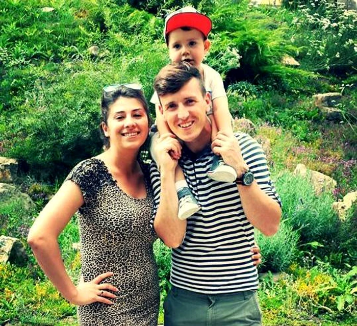 Iată o familie frumoasă şi fericită - Ionuţ Tănase, alături de soţia şi de băieţelul lor