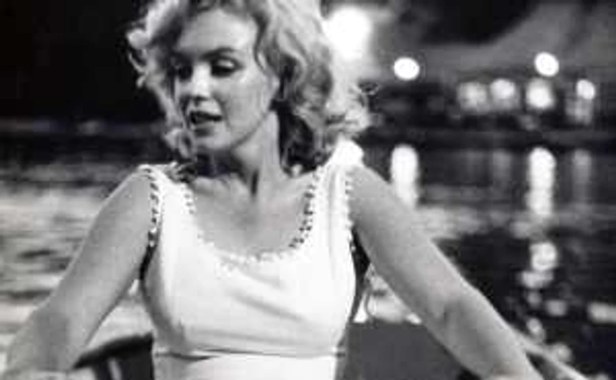 Marylin Monroe nu s-a sfiit să fumeze marijuana în faţa camerei TV