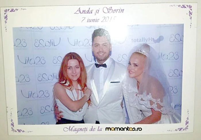 Aşa arată magnetul de frigider cu poza mirilor şi a invitaţilor