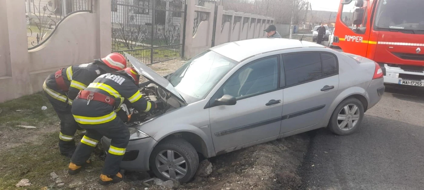 În accident au fost rănite două persoane FOTO ISU Ialomiţa