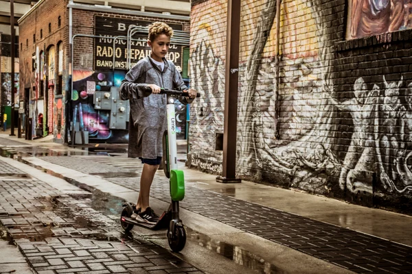 Compania Lime rămâne pe trotuarele din București