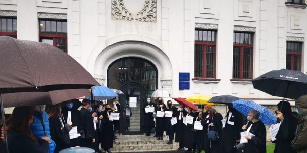 Protest al avocaţilor braşoveni FOTO Bună ziua Braşov