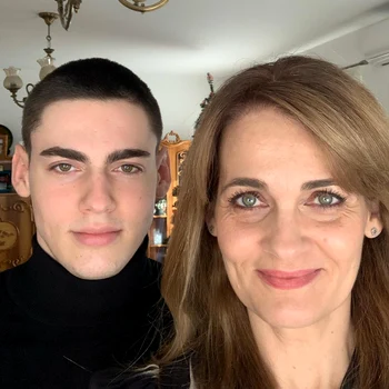 Elvira Deatcu, alături de fiul cel mare, Luca / foto: arhiva persnală