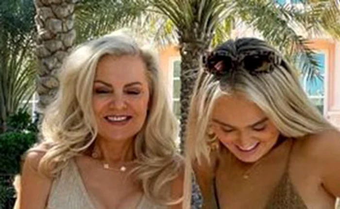 Kasha şi Misha Grimes şi-au şocat fanii, după ce au dezvăluit că nu sunt surori