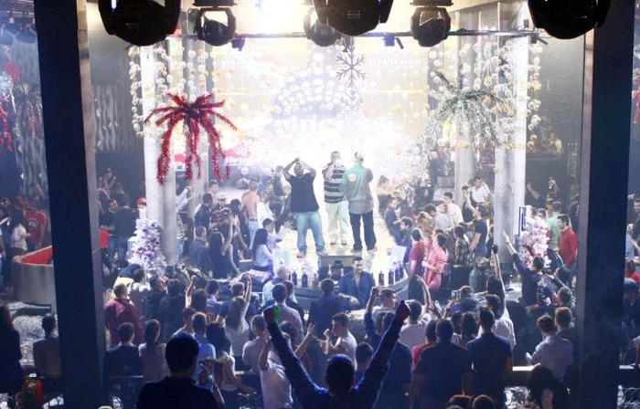 BUG Mafia a cântat în Princess Club din Regie, printre fulgi şi perne sfâşiate.