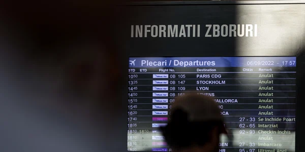 BLUE AIR  zbor suspendat foto INQUAM Photos Octav Ganea (2) jpg
