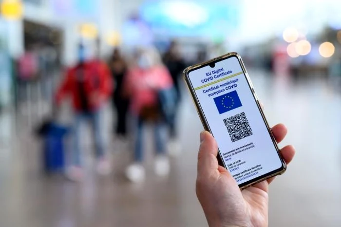 Certificatul verde Covid poate fi prezentat și în format electronic, de pe telefon