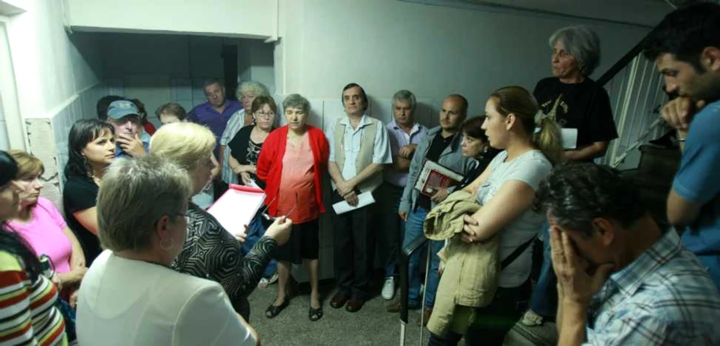 Locatari în timpul adunării generale FOTO Adevărul