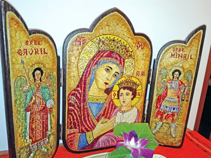 Icoanele realizate de clujean au ajuns în peste 1.000 de case