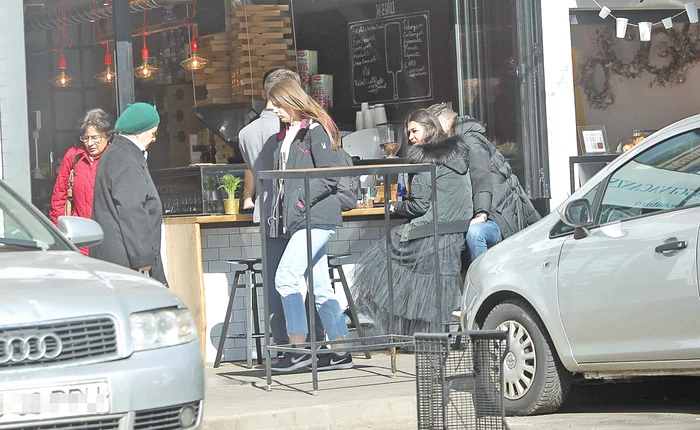 
    Fata lui Traian Băsescu a avut o relaţie de  aproape doi ani cu  tatăl celui de-al treilea copil al ei  