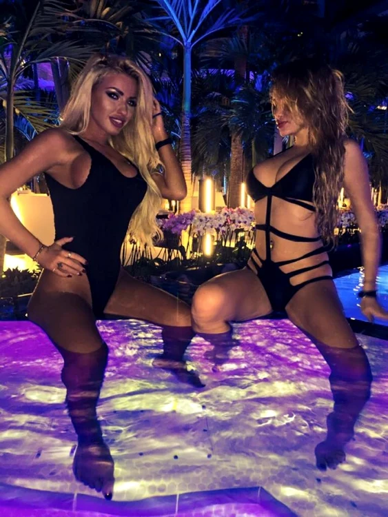 Loredana s-a relaxat alături de prietenele ei